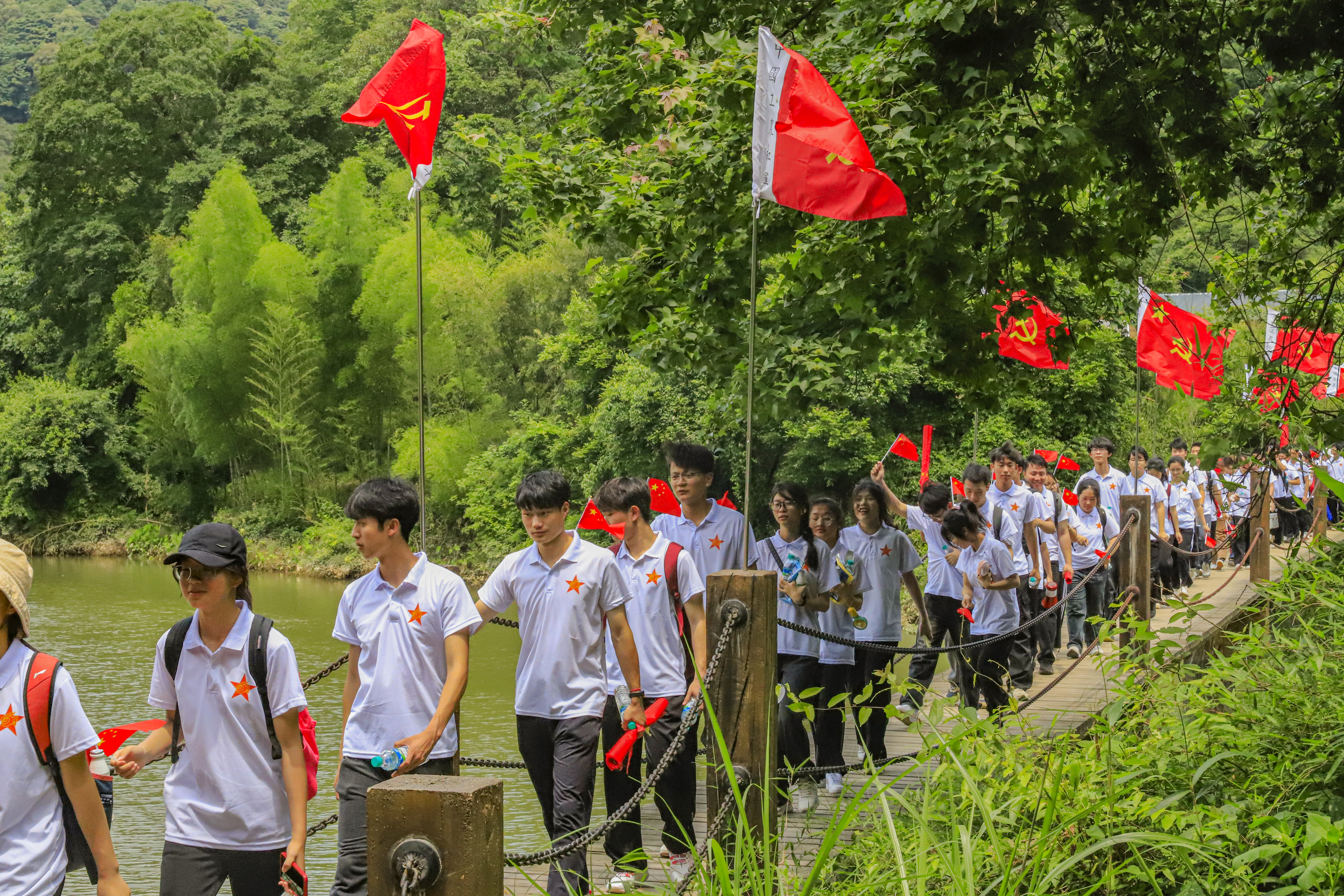 行走的思政课——赣南科技学院学子重走长征路